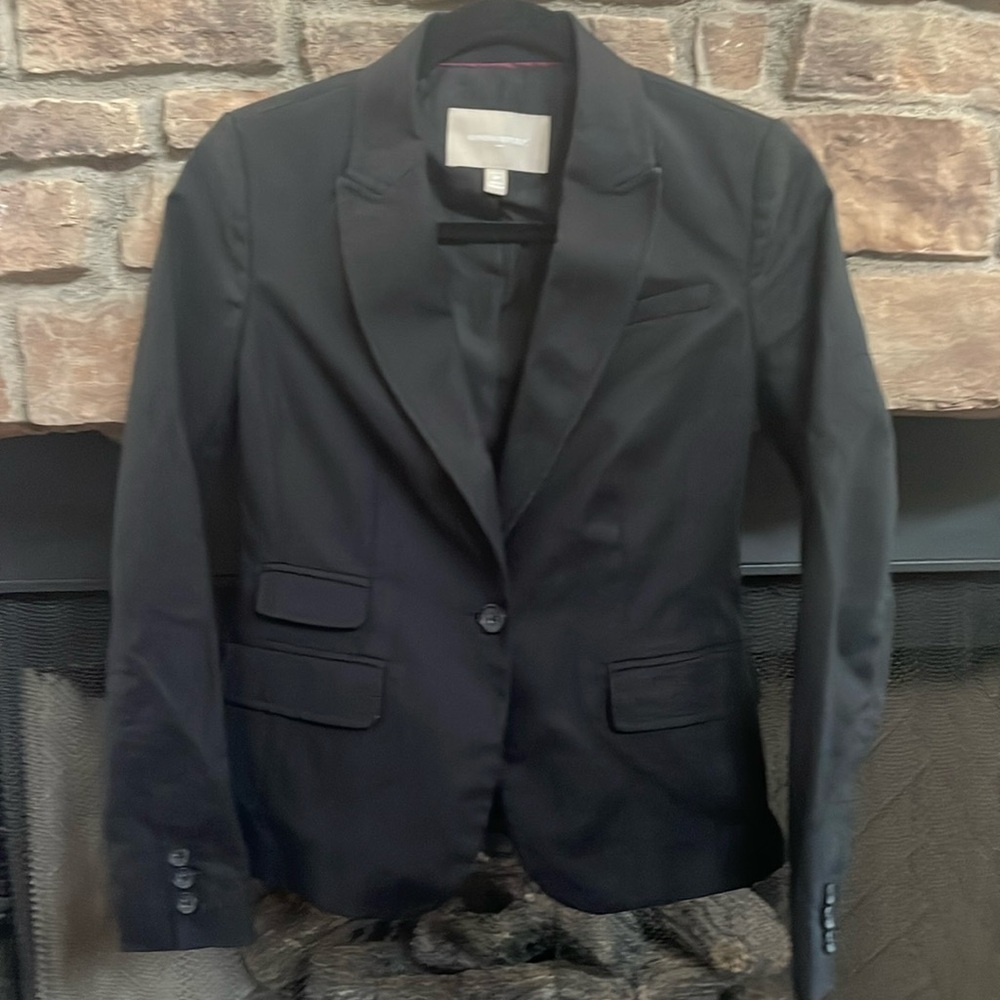 Banana Republic black suit jacket with padded shoulders. Size 2P
